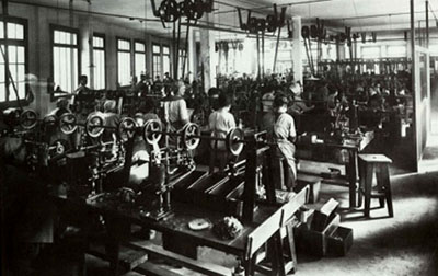 photo ancienne d'un atelier de l'usine kugler